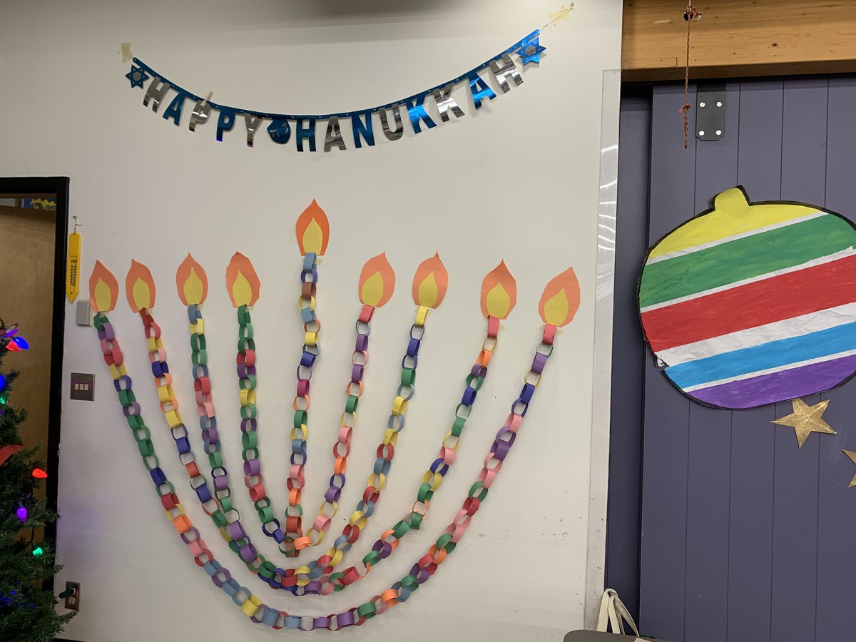 UHillElementary's tweet photo. Welcome to Uhill's Winter Wonderland! Artwork, decorations, and holiday cheer. @VSB39 https://t.co/AL8fYT5rCx