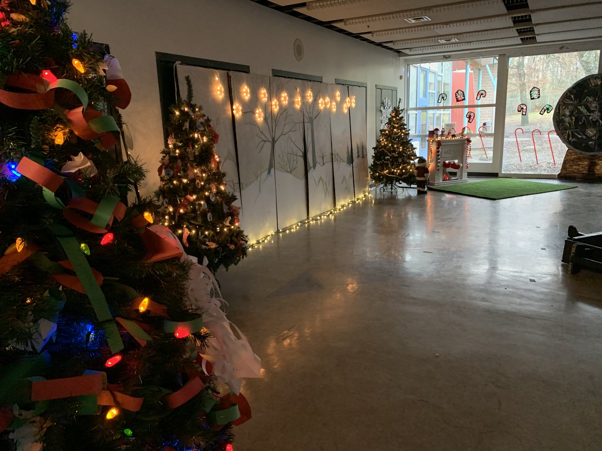 UHillElementary's tweet photo. Welcome to Uhill's Winter Wonderland! Artwork, decorations, and holiday cheer. @VSB39 https://t.co/AL8fYT5rCx