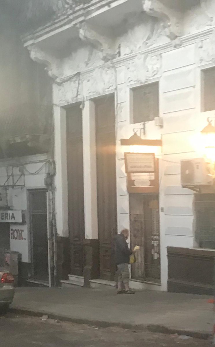 diegog_uy's tweet photo. Indignante.Fernando Bonanata, Covid positivo desde el viernes 11/12/2020 y sigue atendiendo clientes. 
Dirección: Río Negro 1540 @sinae_oficial @TelemundoUY @compresidencia @igalvar71 @AlvaroDelgadoUy @DrDanielSalinas @Minterioruy @TelemundoUY  @Canal4_UY  @LuisLacallePou https://t.co/v9n0ko0YIF