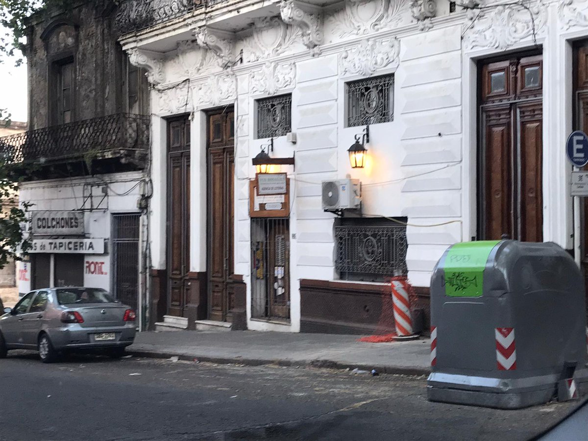 diegog_uy's tweet photo. Indignante.Fernando Bonanata, Covid positivo desde el viernes 11/12/2020 y sigue atendiendo clientes. 
Dirección: Río Negro 1540 @sinae_oficial @TelemundoUY @compresidencia @igalvar71 @AlvaroDelgadoUy @DrDanielSalinas @Minterioruy @TelemundoUY  @Canal4_UY  @LuisLacallePou https://t.co/v9n0ko0YIF