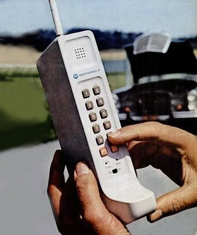 brooketel's tweet photo. Who had this as their first Cellphone? https://t.co/5plu65JhO2