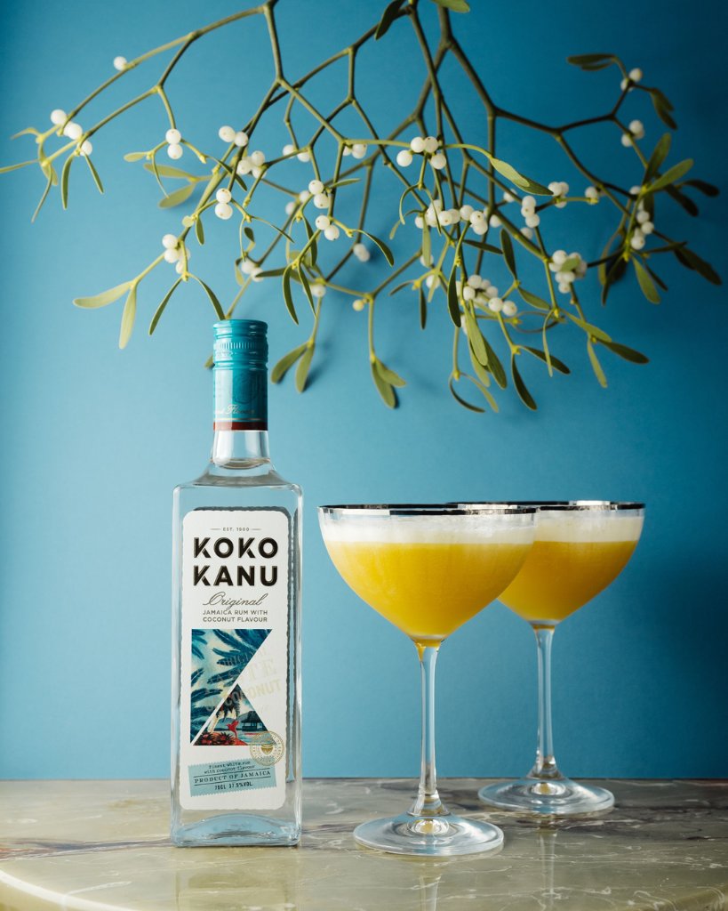 It's beginning to look a lot like Kissmas!

Koko Kanu Coconut Rum.

#KokoKanu #christmascocktails #mistletoe #drinkinspiration #classiccocktails #pineapple #coconut #refreshing #cocktailsuk #citruscocktails #xmascocktails