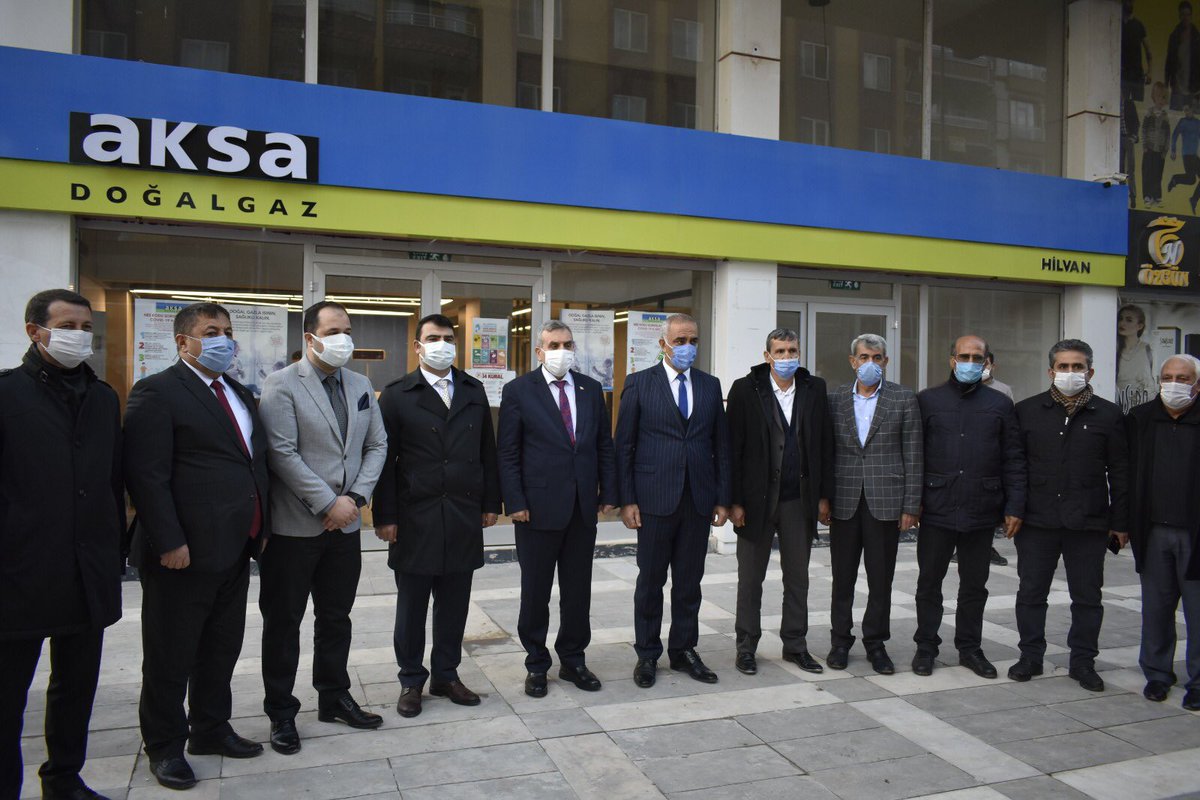AksaSanliurfa's tweet photo. Hilvan ilçemizde, temiz ve ekonomik bir yakıt olan doğalgazın ilk kullanıcısı olan abonemiz,@sanliurfabld Başkanı @zabeyazgul ve @HilvanBelediye Başkanı @aslanalibayik ile beraber evinde ziyaret edilerek doğalgaz ile pişirilen çay ikramında bulunmuşlardır. #hilvan #aksa #doğalgaz https://t.co/lRofpkuEga