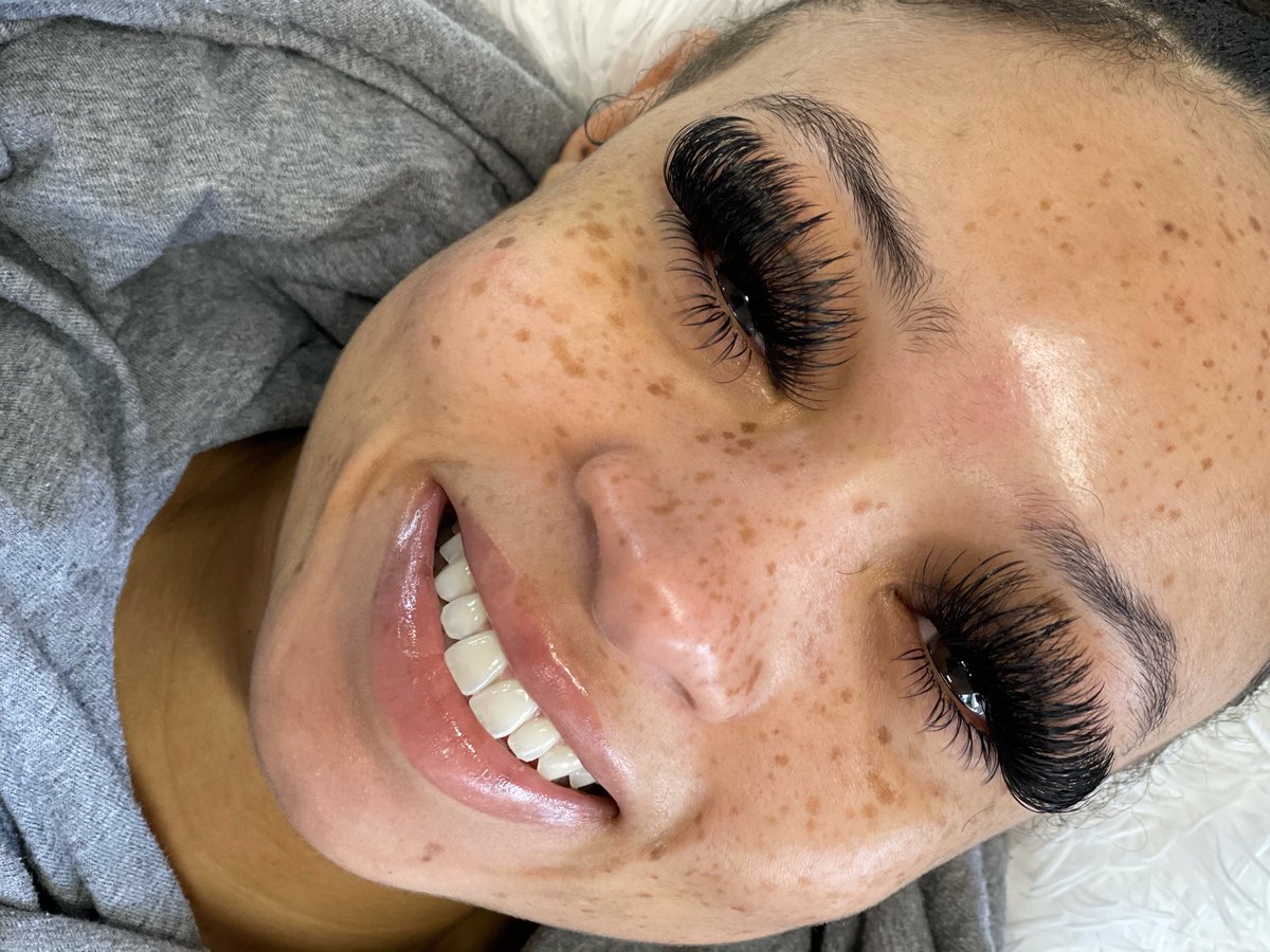 LASH EXTENSIONS POPPIN😍
Follow my IG @ dashoflash___