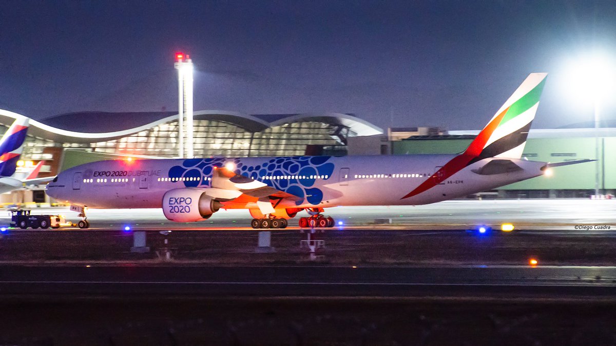 AeropuertoStgo's tweet photo. #SpotterTime 📸✈️
Thanks to @Spotters_Chile for sharing this awesome pic, taken by @dcuadra_av
Do you know which airline it is? A clue: due to the #COVID19 pandemic, it has (unfortunately) ceased its operations in Chile but keeps its cargo flights. 🤔 https://t.co/Xw3aYpFAN8