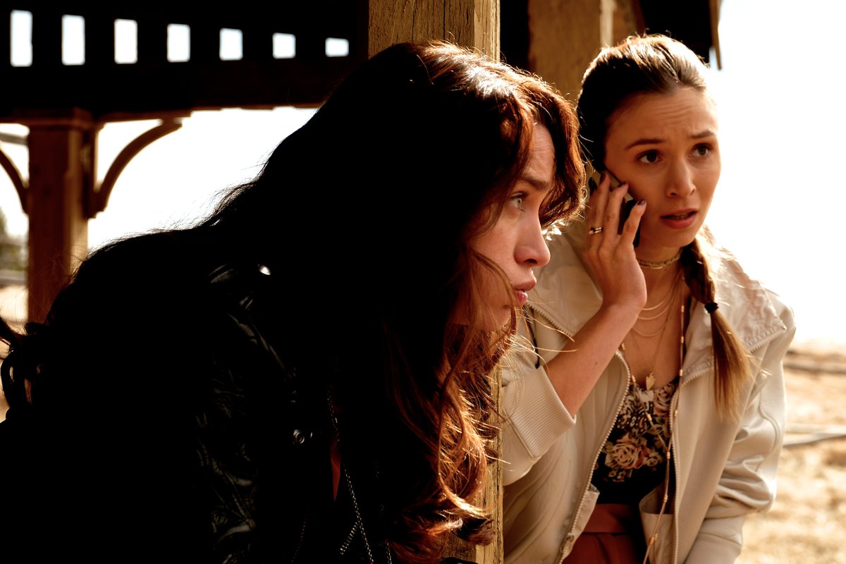 SYFY_Spain's tweet photo. Necesitamos hasta 2021 para digerir lo que acaba de pasar. 🤯 Menos mal, porque el 7 de enero llega la T3 de #WynonnaEarp. https://t.co/1K8sQLsOpG