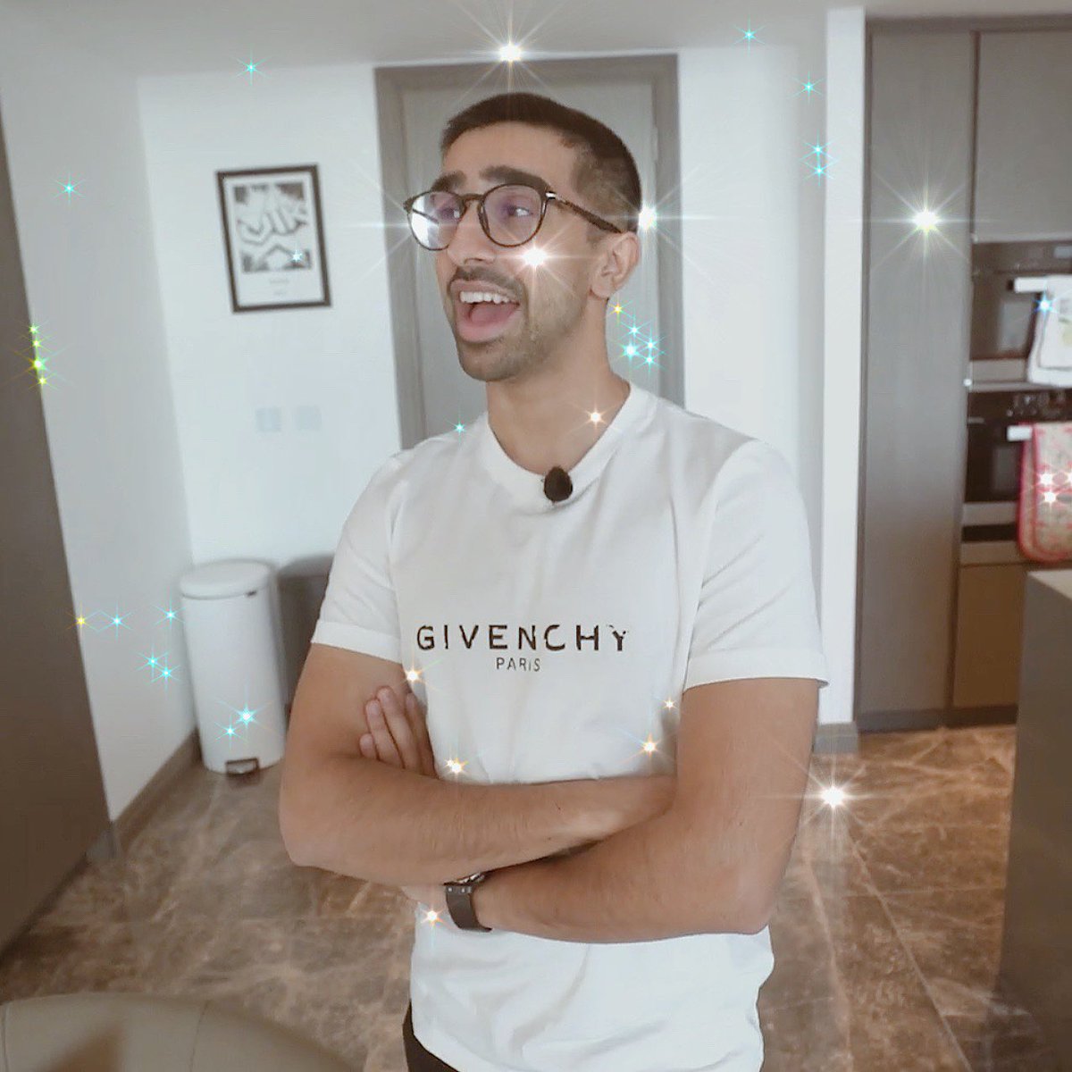 vikkstar photos as bisexual flags: a thread......