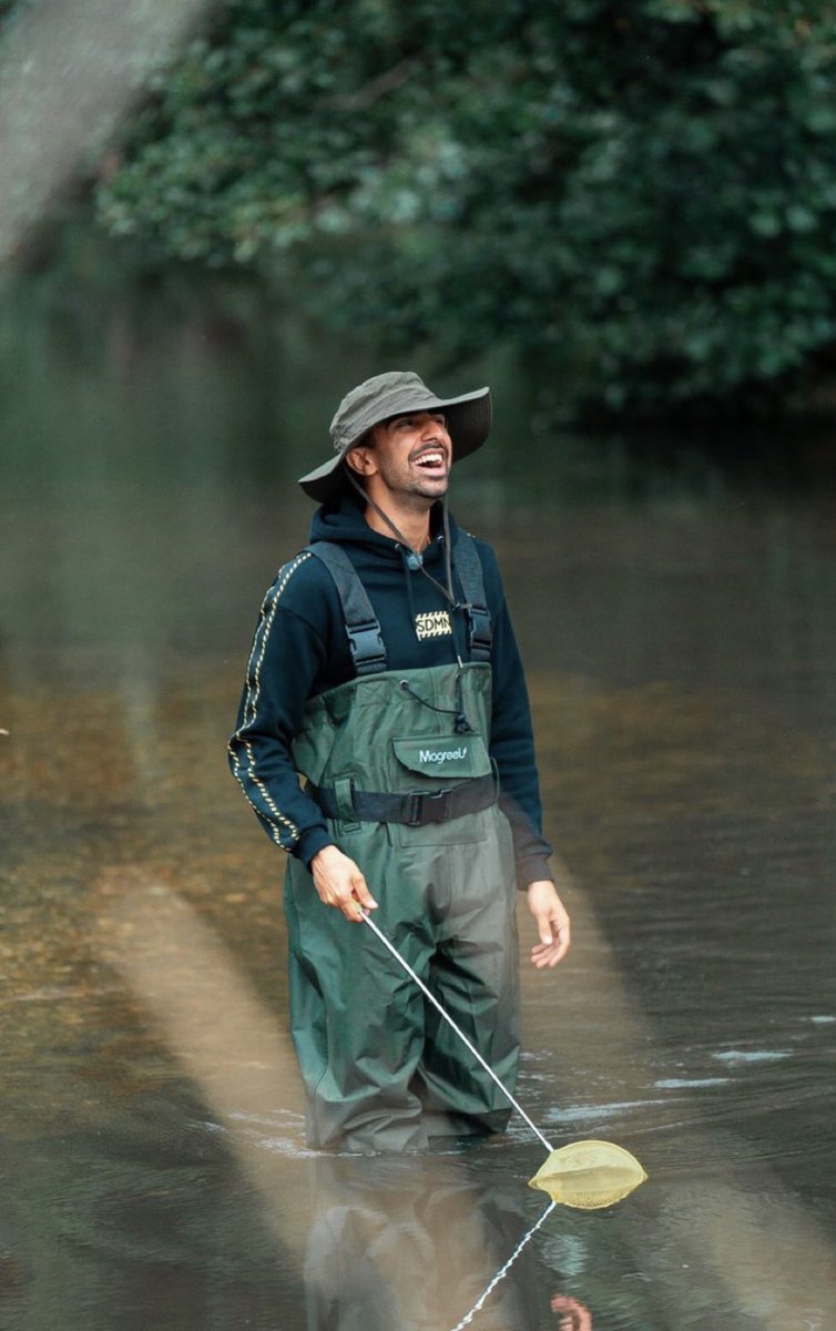 vikkstar photos as bisexual flags: a thread......