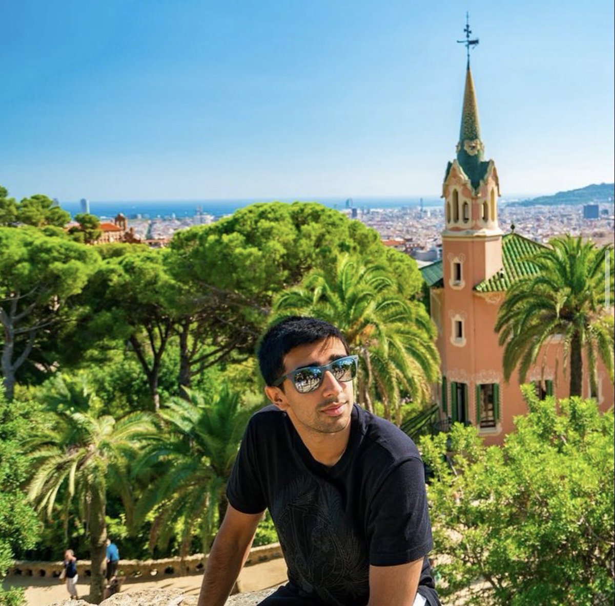 vikkstar photos as bisexual flags: a thread......