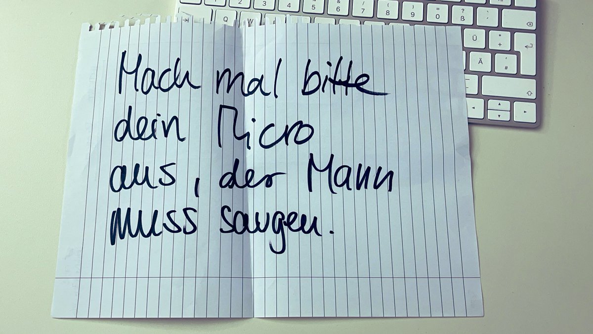 AxelTelzerow's tweet photo. Wenn der #Teams Call plötzlich eine sehr analoge Komponente bekommt https://t.co/fQ8QZOWjrp