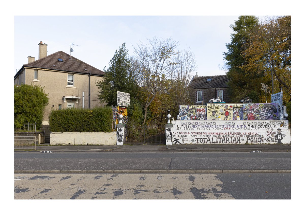 marksbgillies's tweet photo. For anyone who has ever wondered about the story behind the painted house on London Road. James Donnelly’s (JD) home was illegally searched by police in 2002 in connection to royal jewels. I have documented his story.

https://t.co/kkzjk2YCGr https://t.co/TpRLnGNDmT