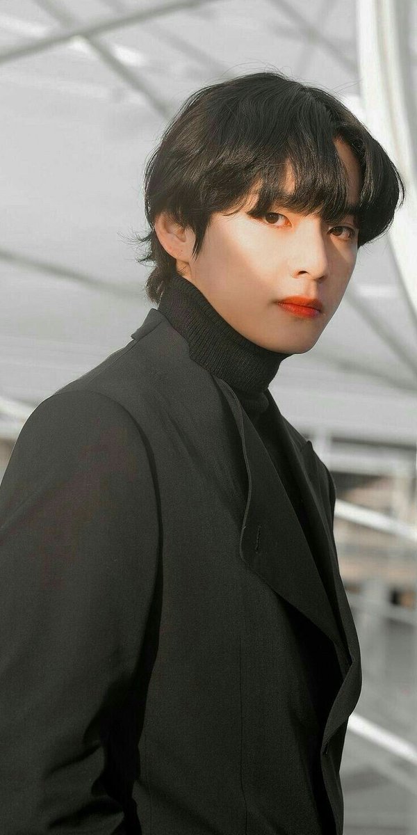 smolmin24's tweet photo. KIM TAEHYUNG As LEE SUHO~
A Thread https://t.co/Zue2Nqptgz