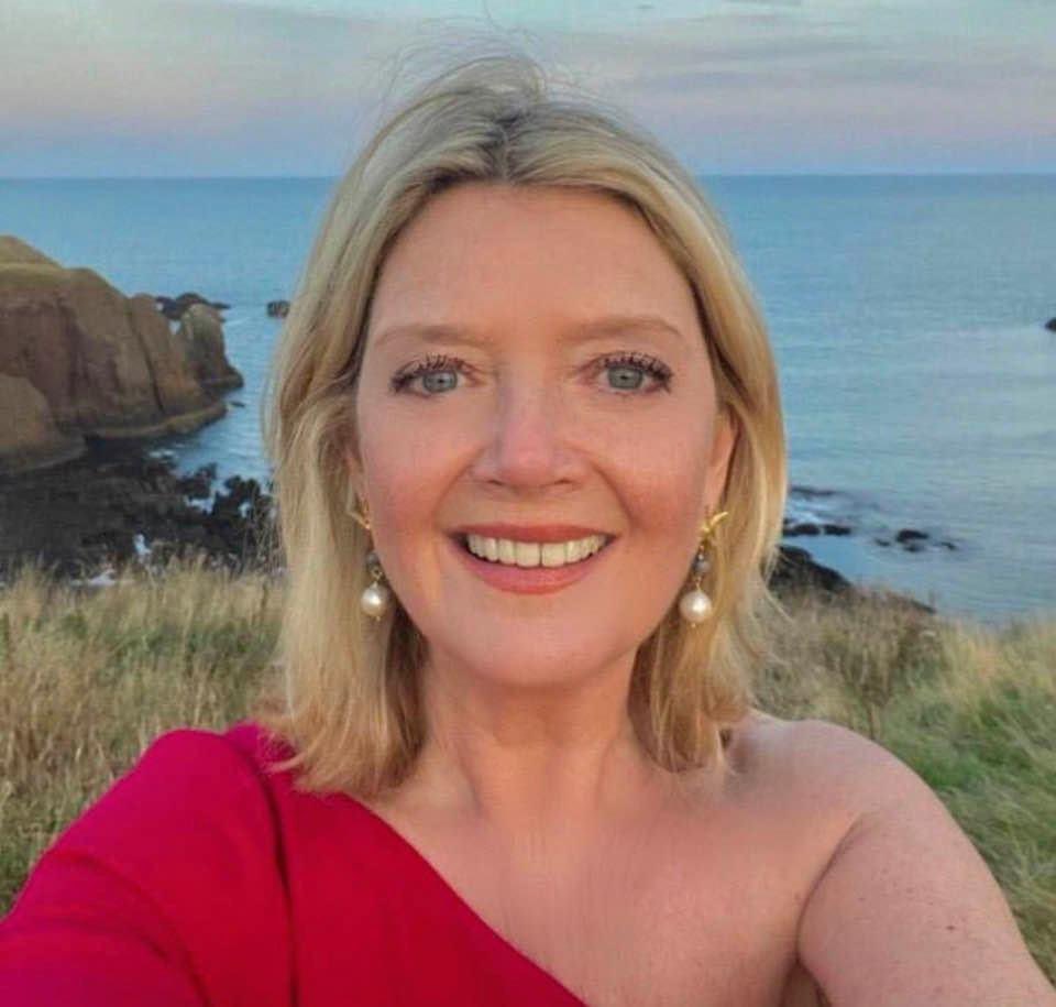 OfficialFionaK's tweet photo. Very proud to have been involved with people from all over the world in this beautiful song, ‘Stronger for the Storm’. Take a look at this global initiative through this link: https://t.co/0d3UhGaDtq #iSing4Peace @Ising4peace2 https://t.co/fwVZ2OsS5F