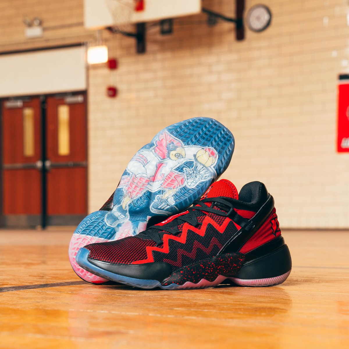 adidasHoops's tweet photo. A Shoe for Change available now: https://t.co/BN7eTOSKYH

Proceeds from @spidadmitchell's #DONISSUE2 x Louisville shoe, up to $200,000, will go towards funding academic initiatives and scholarships that support Black students at The University of Louisville.

@angel_35 @GoCards https://t.co/lGbla85il6