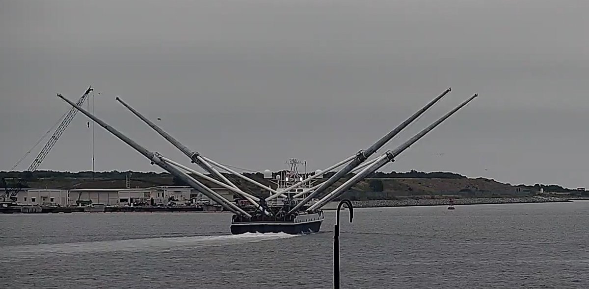 WarshipCam's tweet photo. GO Ms. Chief - SpaceX Fairing Recovery Vessel - leaving Port Canaveral, Florida - December 17, 2020 #gomschief https://t.co/buem86Jg8l