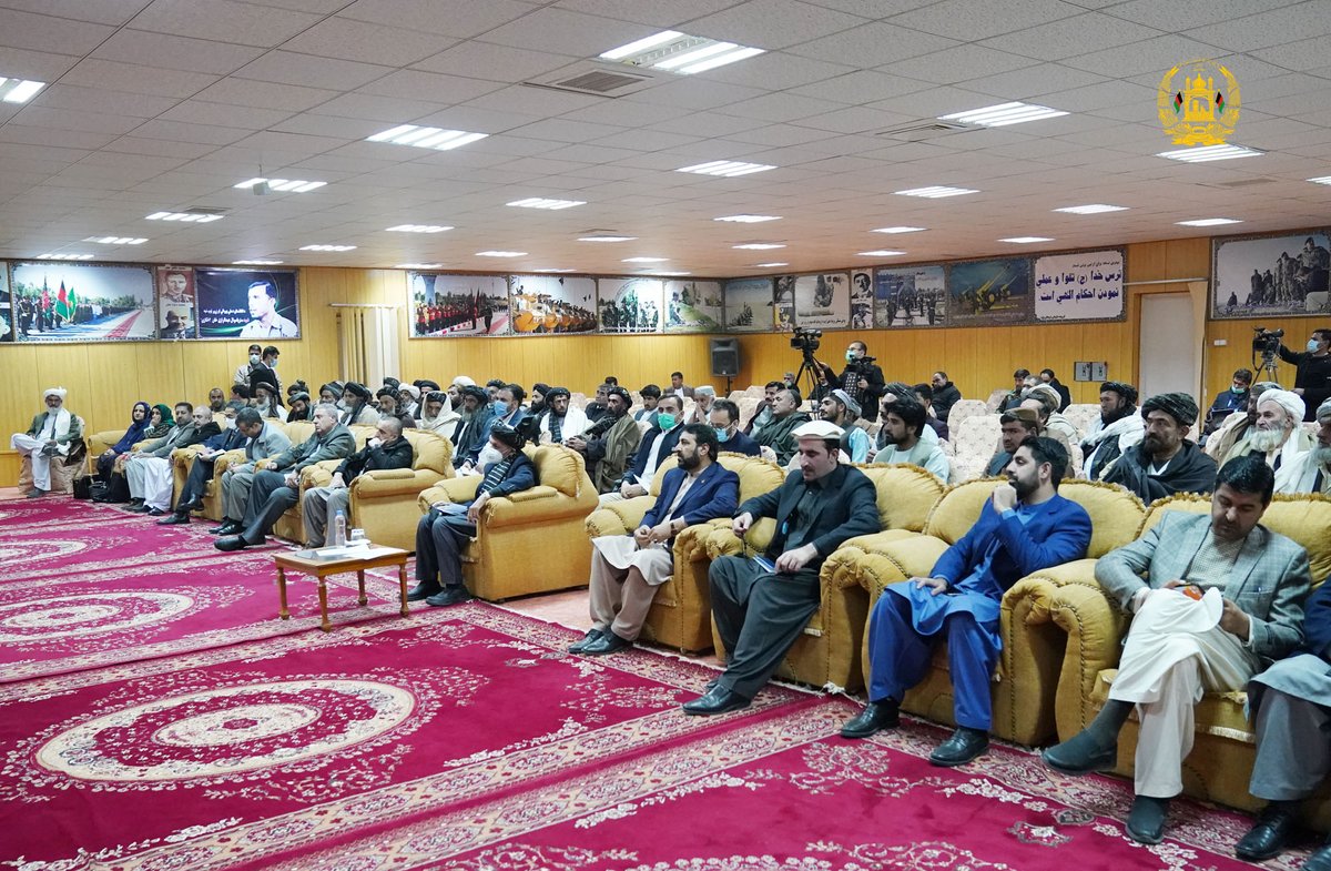 ARG_AFG's tweet photo. محمد اشرف غنی رئیس جمهوری اسلامی افغانستان در سفرش به ولایت کندهار، شام امروز با نمایندگان ولسوالی ها و نواحی مرکز آن ولایت دیدار کرد. https://t.co/XWxwG5IHly