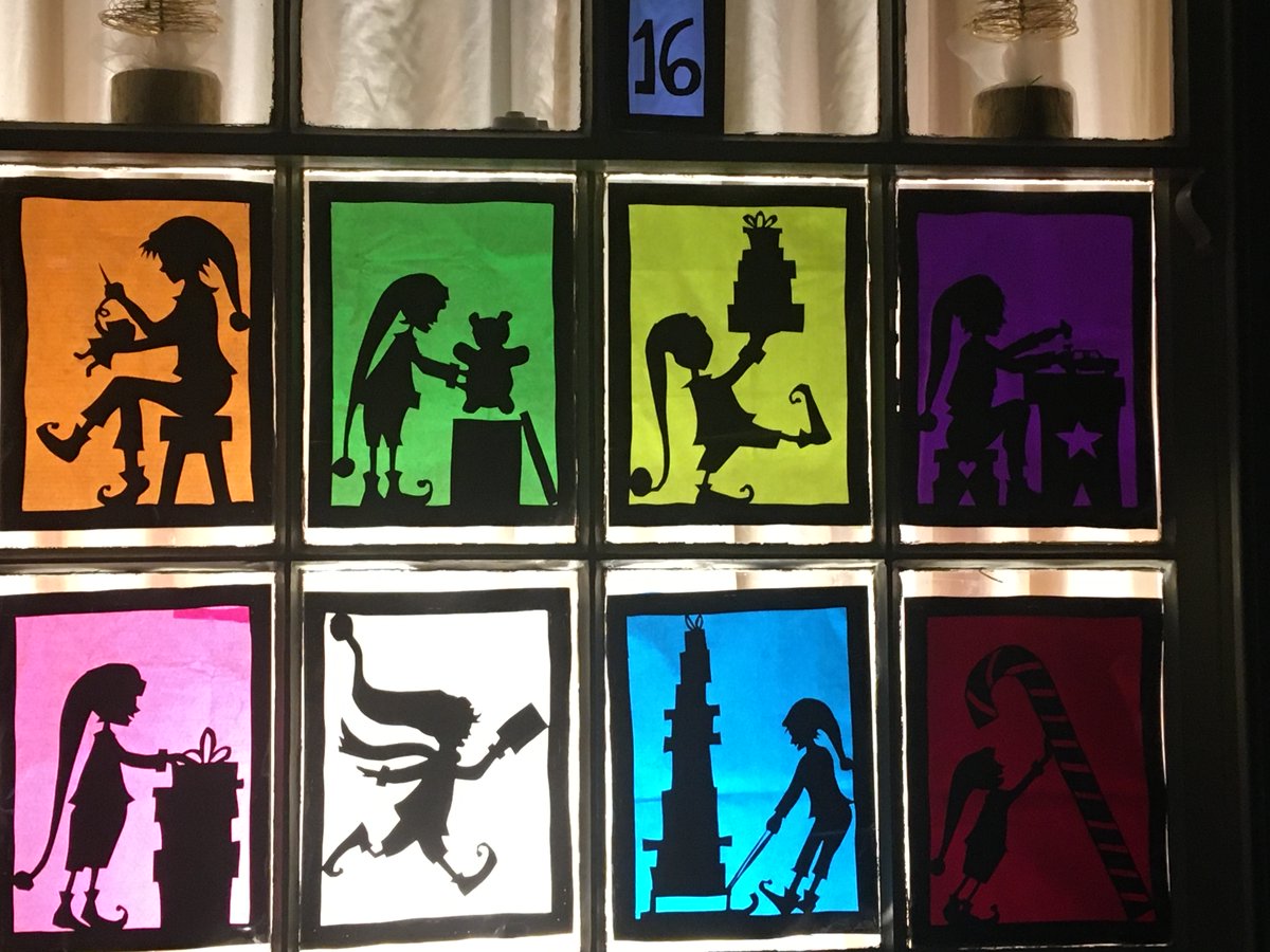 While you're out late night shopping this evening take a look at the windows for Day 15 &amp; 16 - at Harry's Web and 21 South Street!

#manningtreetown #manningtree #essex #latenightshopping #christmascountdown #christmas #feelingfestive #winter #wandering