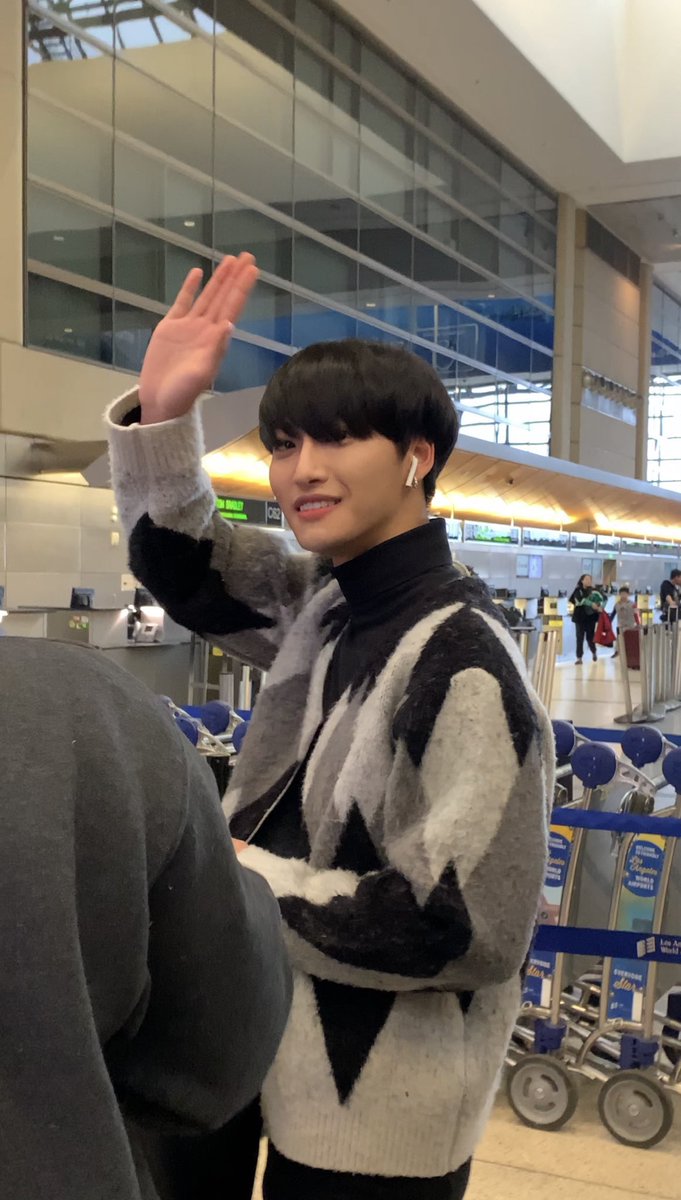 this is how seonghwa looks in real life- a thread