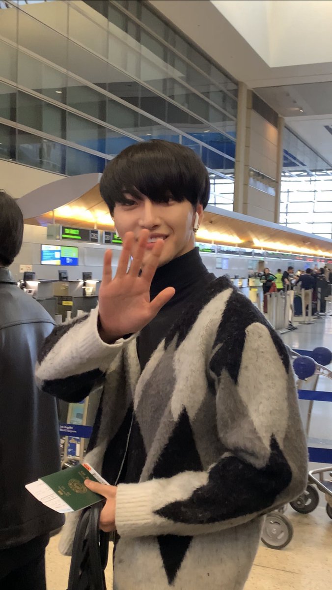 this is how seonghwa looks in real life- a thread