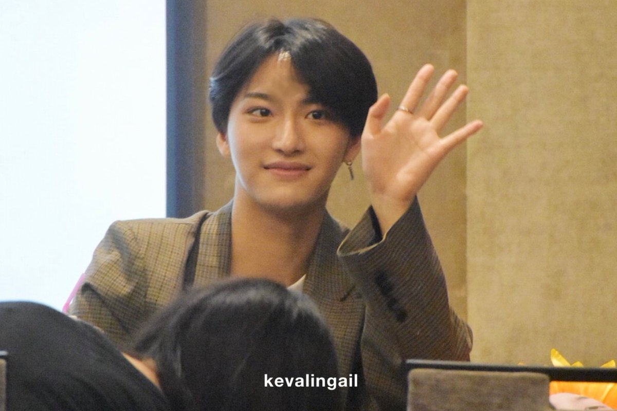 this is how seonghwa looks in real life- a thread