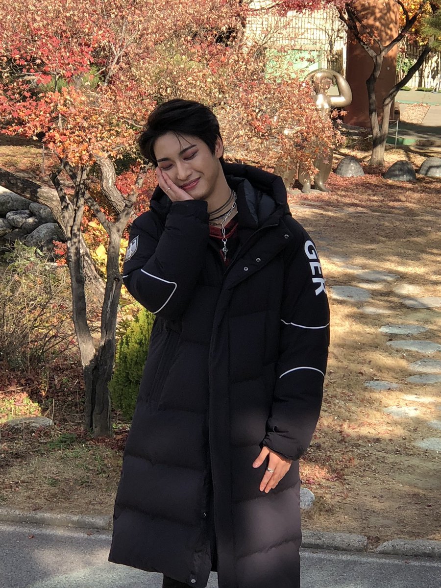 this is how seonghwa looks in real life- a thread