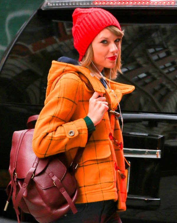 ars_union's tweet photo. Well, now that we're tweeting again... are we doing this right?

@taylorswift13 as @nyguild shops. https://t.co/IgRdlyqORs