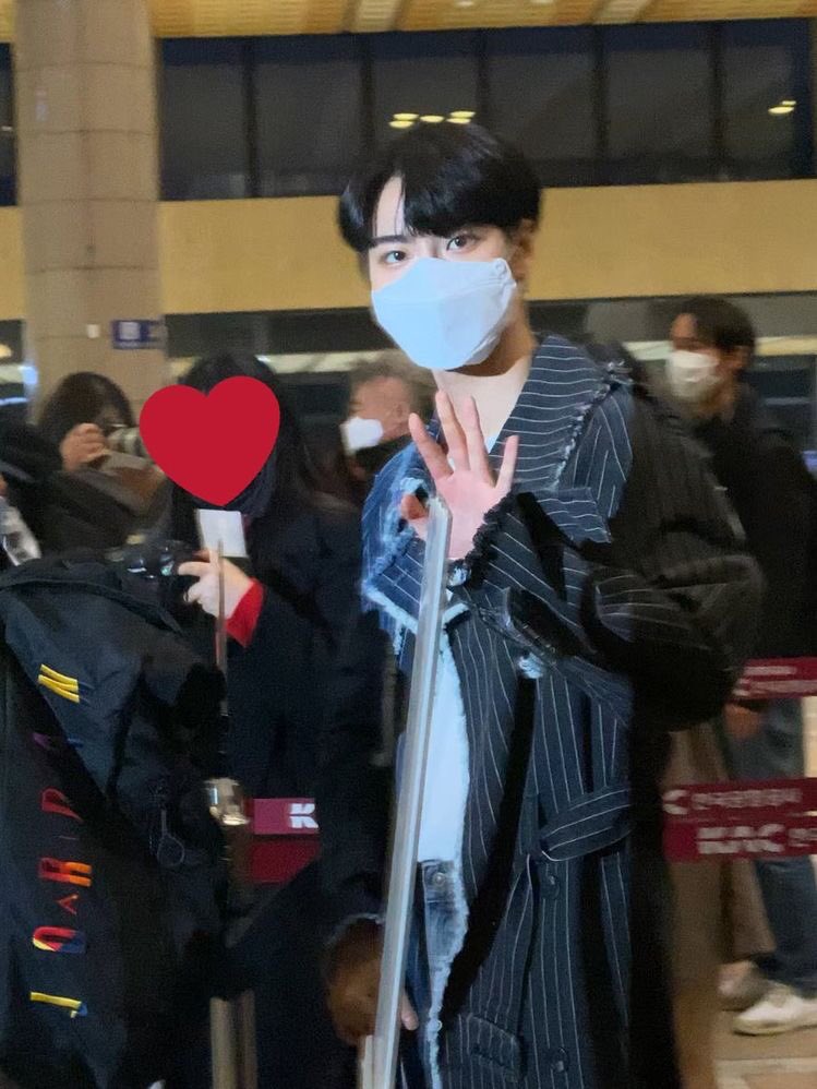 this is how seonghwa looks in real life- a thread