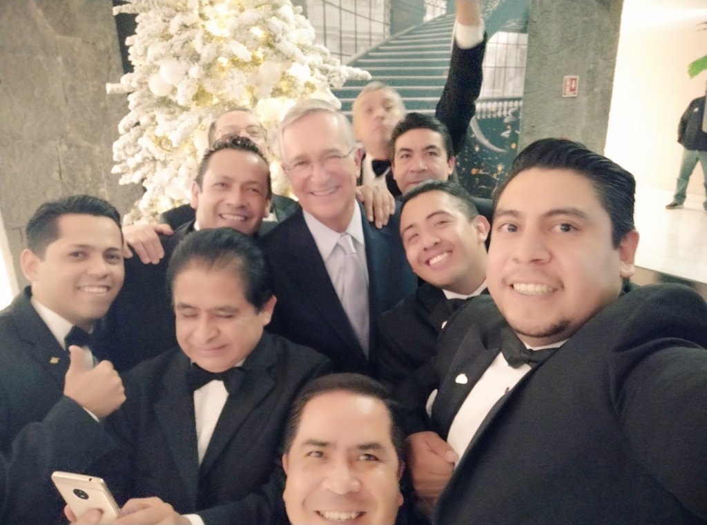joelbaucaba12's tweet photo. @RicardoBSalinas gracias por hacernos partícipes de la prosperidad incluyente jefe!!!
#sinmiedoavivir
#prohibidoprohibir
#aztecateam
#presidenciateam
#sinvosalesmejor
#weiterRichieteam https://t.co/6IInLMenal