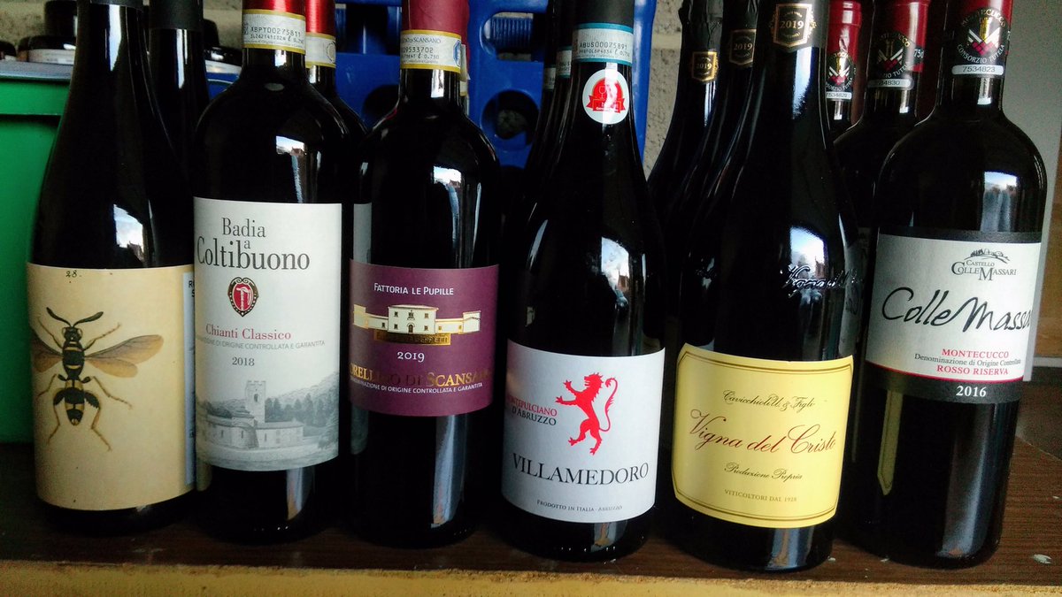 joukesp's tweet photo. #Lockdown2 #WineDelivery #Italy #In3pics
Busy day but all neatly stacked away.
@CastellodiAma @AriOcchipinti @FPupille @TorreventoWines @coltibuono @AgricolaFelline @settesoli58 @villamedoro @ColleMassari @tenutapandolfa @GIVcalmasino #TerredegliSvevi #TerreStregate #Hofstätter https://t.co/1uTpYoCAZz