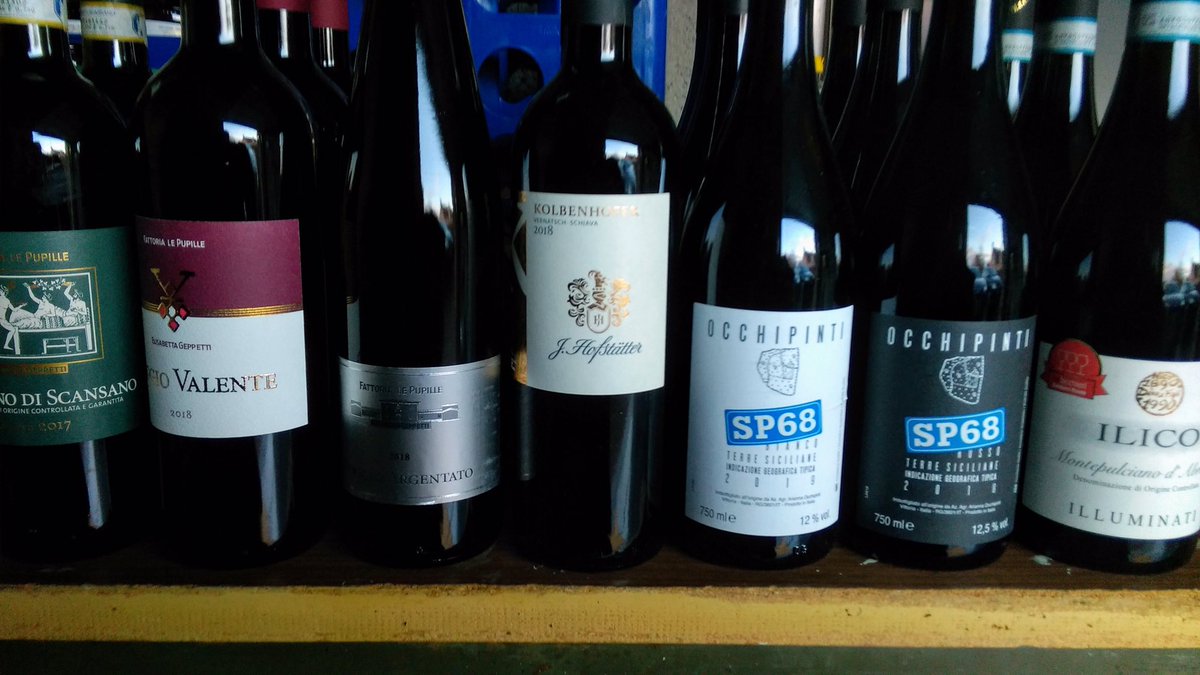 joukesp's tweet photo. #Lockdown2 #WineDelivery #Italy #In3pics
Busy day but all neatly stacked away.
@CastellodiAma @AriOcchipinti @FPupille @TorreventoWines @coltibuono @AgricolaFelline @settesoli58 @villamedoro @ColleMassari @tenutapandolfa @GIVcalmasino #TerredegliSvevi #TerreStregate #Hofstätter https://t.co/1uTpYoCAZz