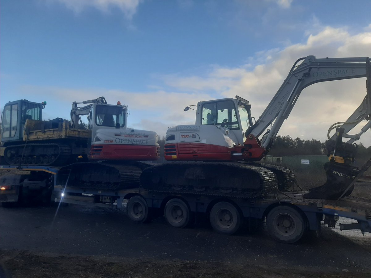 Moved onto the job we are starting after Christmas @Takeuchiuk @engcon_uk @bhplantsales #takeuchi #engcon #tiltrotator #digger #lgp #lowgroundpressure #tb290 #redandgrey #redandgreyalltheway