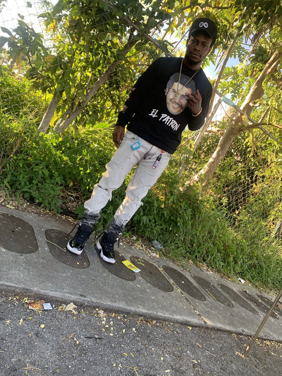 T3_TPE's tweet photo. Hood nigga with good intentions them hoes love that! https://t.co/r8H0HekpmS