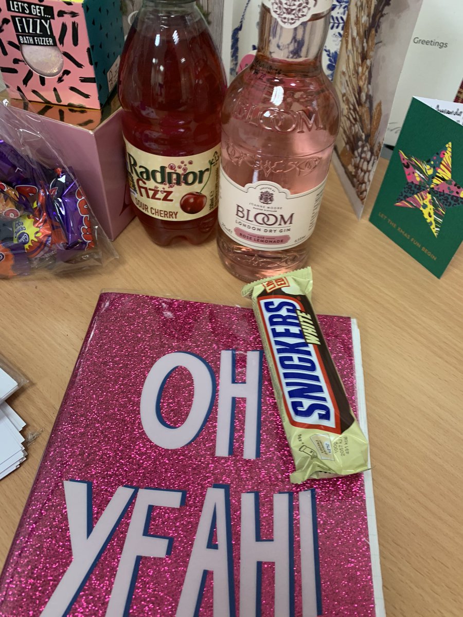 BrittonAmanda's tweet photo. Attention diverted from the G&T on my desk by a white chocolate snickers 👏🏻#onemoregetup https://t.co/vgAE6R56zr