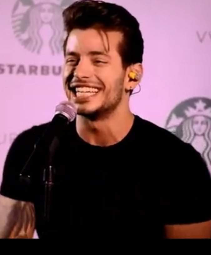 nefeli_vmk's tweet photo. His smile during he is on stage #j2us #VangelisKakouriotis https://t.co/IMaRYEsJLC