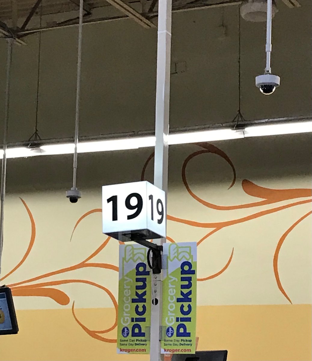 ChandraLCrane's tweet photo. me: this not a 20 items or less line, right?
also me: are those even a thing anymore?
security can person: why that weird lady taking pictures of us???
#TalesFromKroger #SuspiciouslyShortLine #10ItemsOrLess? https://t.co/Y4aVsBrJtR