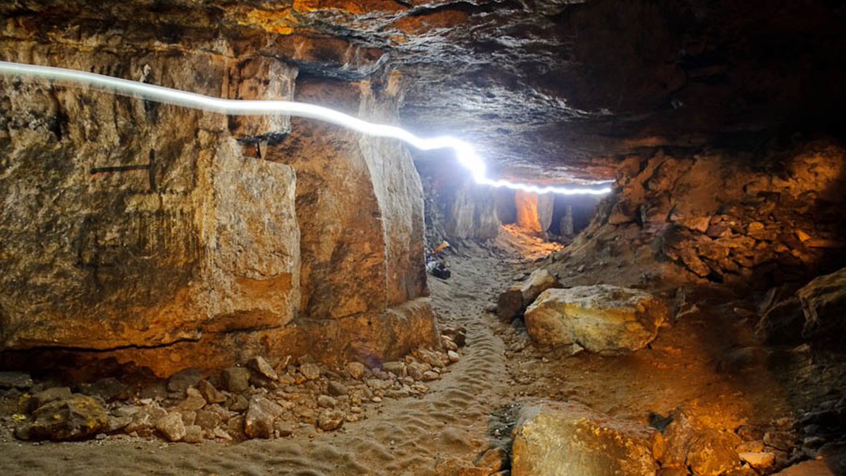 Катакомбы домодедово сьяни. Пещера саяны в домодедово. Подмосковные каменоломни сьяны. Силикаты пещеры подольск. Пещера московский.