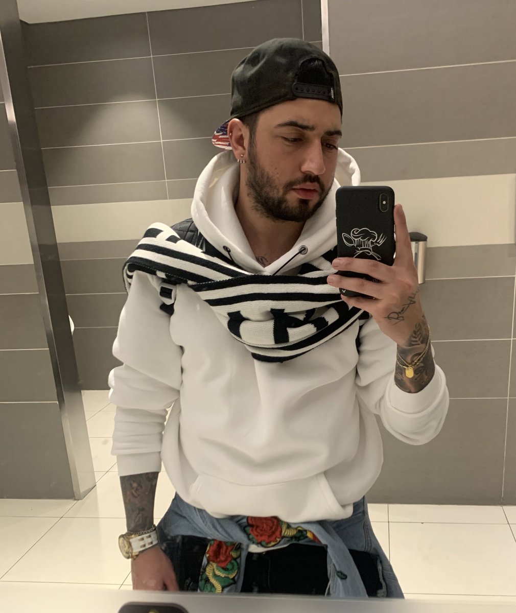 Ayna görünce dayanamıyoruz tabii ki 🤷‍♂️😂  #YorgunSavaşçı