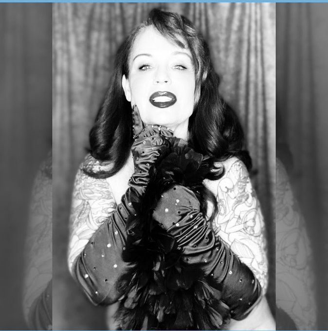 Come play with me over at my virtual tease cabaret.🖤 https://t.co/qZonWMp3S3 https://t.co/x3XFamQJNW