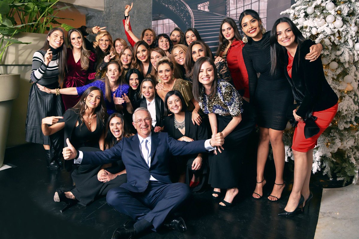 RicardoBSalinas's tweet photo. Y aquí les dejo una foto más de la cena de ayer con el grupo de “las jefas de televisión @Azteca” 😌👍🏼 https://t.co/TxsHYVx8vi