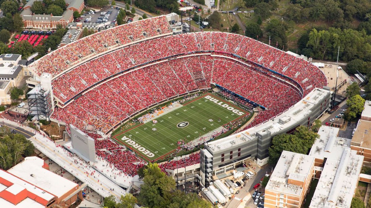 T2Cold7's tweet photo. WOW...Just received an offer from The University Of Georgia @GeorgiaFootball. Big thanks to @CoachDanLanning for the offer. https://t.co/jPX09bKqce