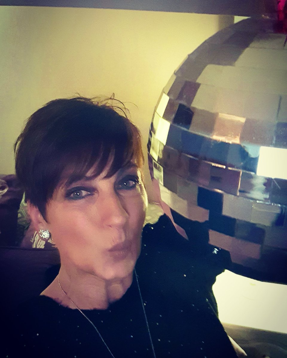 AnnaKennedy1's tweet photo. Getting ready for our Christmas https://t.co/hoSYc54WHv #donotdusturb sign on the door #metime whoop #ThursdayMotivation https://t.co/SyrOcnNDmK