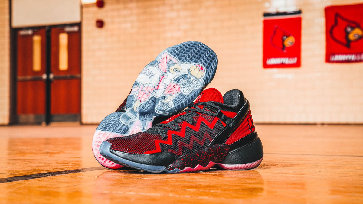 GoCards's tweet image. 🔥🔥🔥

Here's a closer look at the @adidasHoops #DONIssue2 from @spidadmitchell.

A Shoe for Change available now: a.did.as/LOUISVILLE

#createdwithadidas