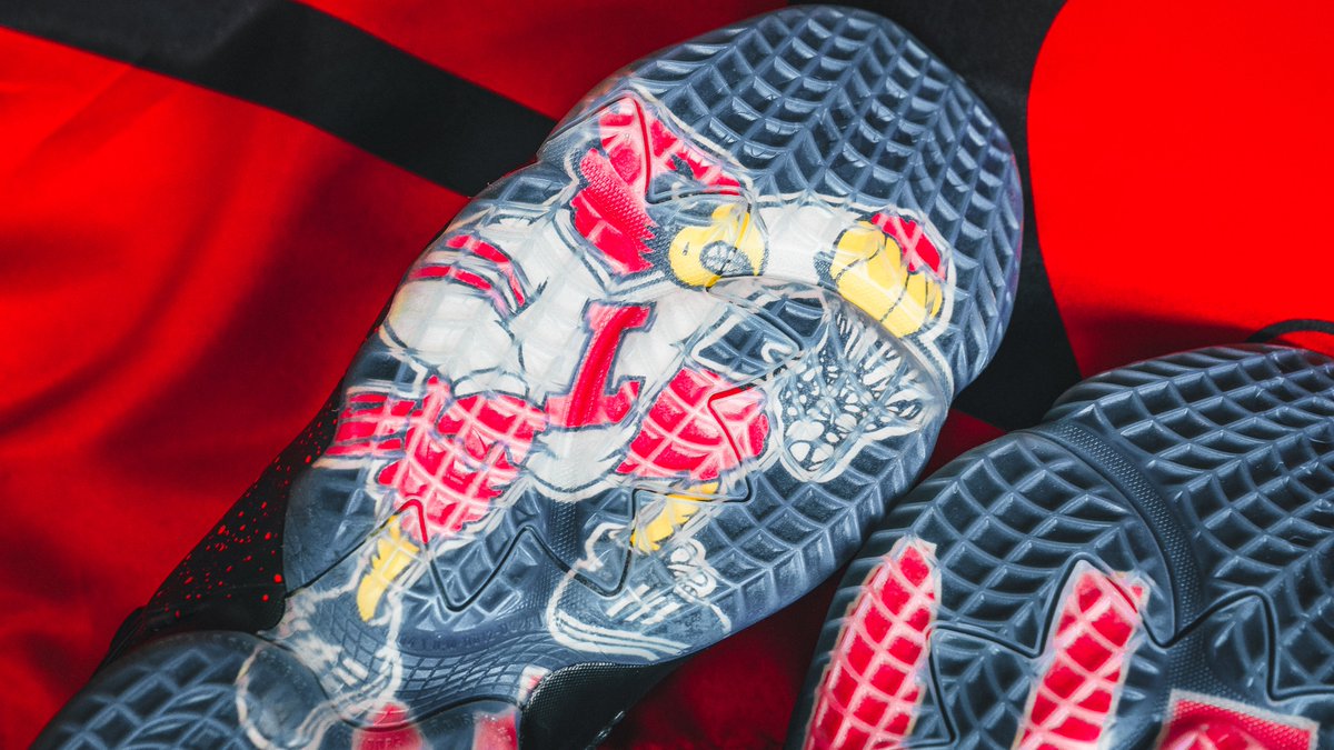 GoCards's tweet image. 🔥🔥🔥

Here's a closer look at the @adidasHoops #DONIssue2 from @spidadmitchell.

A Shoe for Change available now: a.did.as/LOUISVILLE

#createdwithadidas