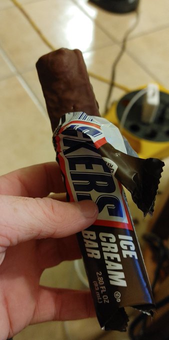 Str8 m. Come watch me try to deep throat this on my onlyfans. Gag reflex on point.
#cumshot #dick #cheap