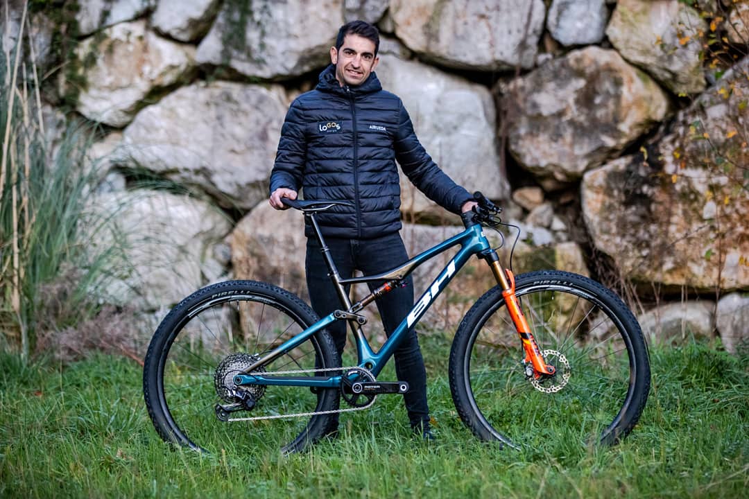 ismaelesteban_'s tweet photo. Sin palabras!! Estoy 😍 con mi nueva @bh_bikes Lynx Race.
#Dalebrea 
#bepartofthebhteam
#lynx
 📷 Zubiko Photography https://t.co/dypNqM274b
