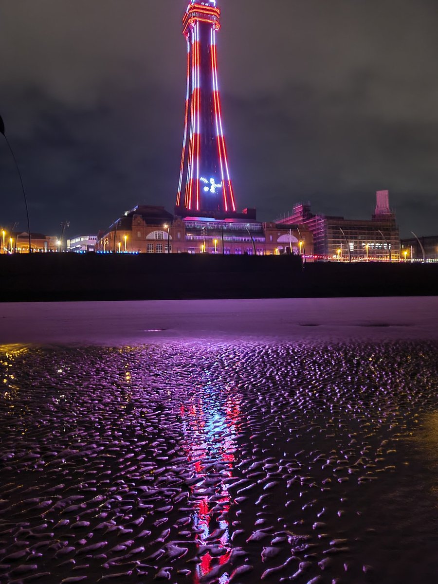 InsiderBkpl's tweet photo. Little walk/paddle along the beach last night. You can get some lovely reflections when the tide has gone out- need to remember proper camera next time not just phone ๐ธ @TheBplTower @BlackpoolBID @BpoolCouncil @visitBlackpool #beachreflections #December2020 https://t.co/lr5uiuZIsZ