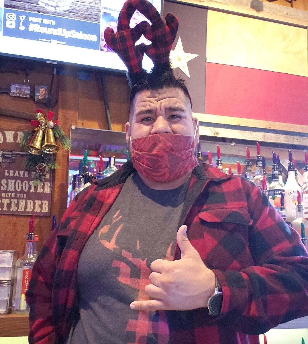 mesaskin1981's tweet photo. Behind the stick till 9p! Come for the food, stay for the party!
Feeling the #holidayspirit !
#beartender #bartender #holidayseason #buffaloplaid #bigandtallfall #roundupsaloon #bearscubsandscruff #bearsofinstagram https://t.co/i7Q3e2P3dl
