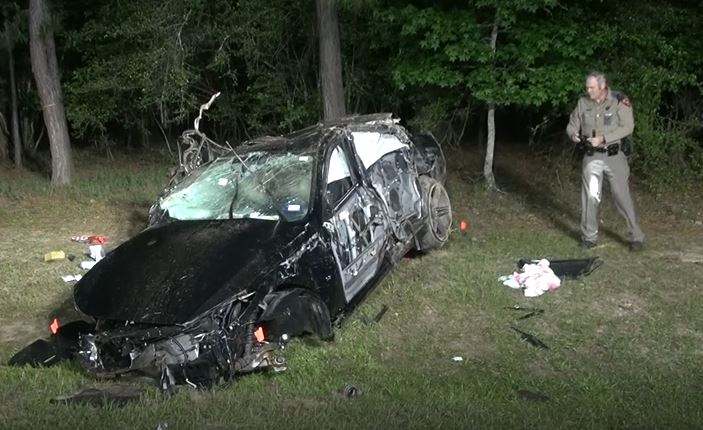 One dead, one in critical condition following high speed crash near Magnolia dlvr.it/Rnrpsx