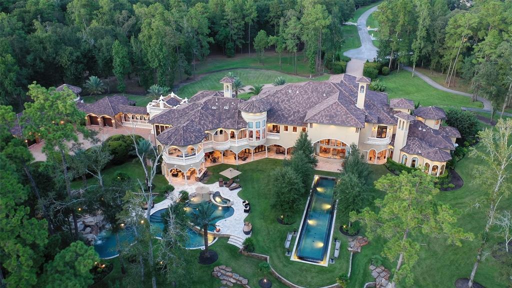 $12M palatial Magnolia estate comes with three pools, a 'man cave' and its own mini golf course dlvr.it/Rnrpss