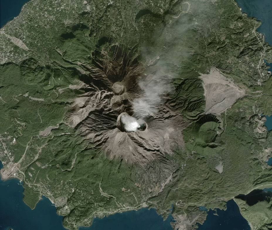 The entire world is now updated with clear, fresh imagery from @Maxar. buff.ly/3r5XTwe